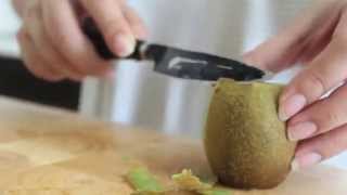 How to peel and cut a kiwifruit [upl. by Kosaka]