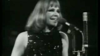 Hildegard Knef  Seeräuber Jenny  Pirate Jenny  liveflv [upl. by Okimat]