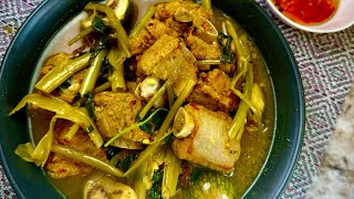 Cambodian Lemongrass Sour Soup with Spareribs Somlaw Machu Kroeung [upl. by Dnamron269]