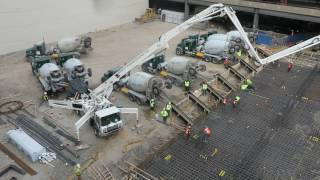 Chicagos Vista Tower Foundation Pouring 4000 cubic yards [upl. by Gabe567]