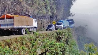 Carreteras mortales Documental [upl. by Attenad704]