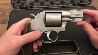 Smith amp Wesson 686 Performance Center 25” Revolver Unboxing [upl. by Sibyls]