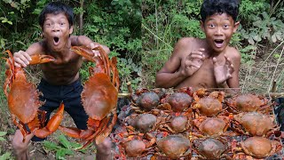 Primitive Technology  Meet crab amp cooking recipe  Eating delicious in the forRest [upl. by Ecinahc]