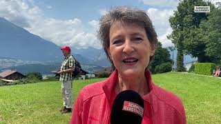 1AugustWanderung mit Bundesrätin Simonetta Sommaruga zeigt ihre Lieblingsgegend [upl. by Nirmak]