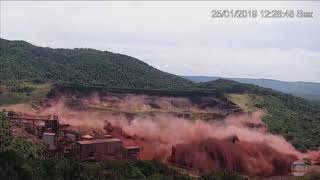 Vídeos mostram momento que barragem da Vale em Brumadinho se rompe e arrasta tudo pela frente [upl. by Kera]