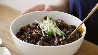 짜짜라짜짜 짜장면  Jajangmyeon Black bean Noodles  Honeykki 꿀키 [upl. by Ttezil]