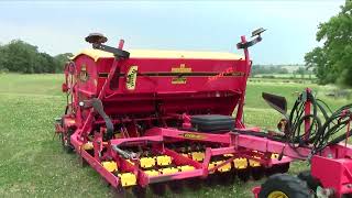 Vaderstad Rapid 300 Super XL 3 Metre Drawbar Packer  WalkaroundDemo [upl. by Vicky]