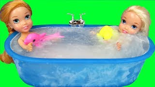 Ice bath  Elsa amp Anna toddlers  Bubbles  Foam [upl. by Corb]