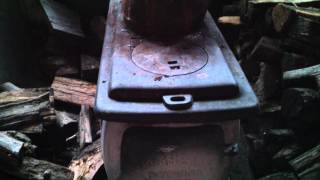 Harbor Freight Vogelzang BX26E Cast Iron Boxwood HeaterStove Overview item32058 [upl. by Clapper]