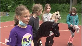 Hobby Horsing Reiten auf Steckenpferden  hessenschau [upl. by Berard]