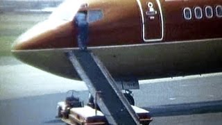 Braniff Boeing 727227  quotBoarding amp Takeoffquot  1975 [upl. by Garret]