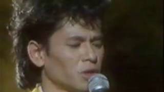 Sudirman  Hujan Live  Varia Aidilfitri 1985  Lagu Anak Desa 1980 [upl. by Aenat]