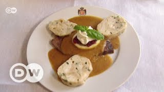 Tschechischer Rinderbraten mit Knödeln  DW Deutsch [upl. by Fording880]