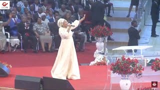 Tope Alabi wows Shiloh 2020 worshippers during a praise session [upl. by Kurtz]