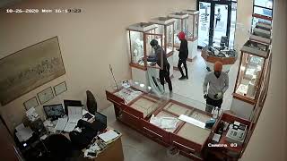 Brazen jewellery store robbery at Salt Rock sees robbers clean out store in 9 minutes and 50 seconds [upl. by Ettegroeg]