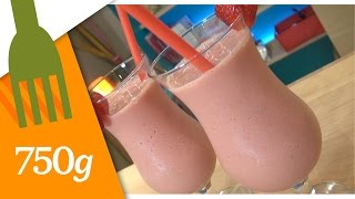 Recette du Milkshake à la fraise  750g [upl. by Arraik192]