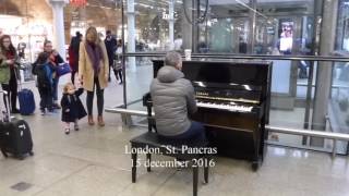 Public Piano StPancras Station CarolOfTheBells and  read info [upl. by Elvah938]