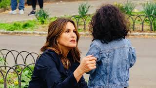 Mariska Hargitay Mistaken for Real Cop [upl. by Enitsed]