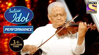 Pyarelal Ji ने Violin बजाके जीता सब का दिल  Indian Idol Season 10 [upl. by Nileuqaj50]