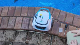 How to Adjust the weight of the HyClor i1 Robot pool cleaner [upl. by Pippa781]