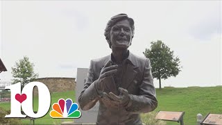 A Pat Summitt statue sits in Clarksville honoring her legacy [upl. by Krawczyk]