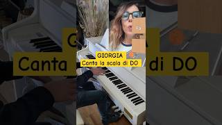 Giorgia canta la scala di DO quotarmonizzazione al pianoquot maestroberti piano divertente musica [upl. by Gardner]