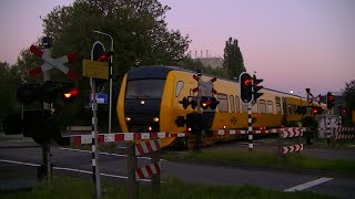 Spoorwegovergang Zwolle  Dutch railroad crossing [upl. by Eedrahs]