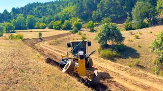 Effective Techniques to Level Roads and Slopes with John Deere 670 GP Grader johndeere grader [upl. by Selie]