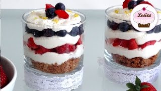 Receta trifle de fresas y arándanos  Parfait de frutas  Parfait fácil Trifle de nata [upl. by Orest]