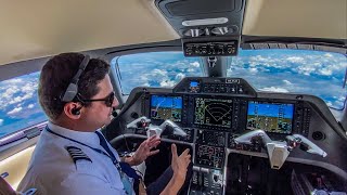 CONHEÇA A CABINE DE UM AVIÃO DURANTE O VOO  EMBRAER PHENOM100 175 [upl. by Saalocin]