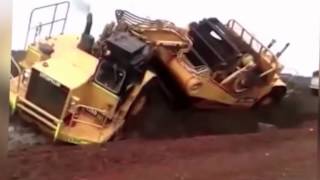 Excavator Accident Compilation 2017  Bagger Unfälle extrem [upl. by Lalo]