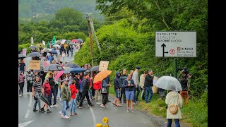 Manifestation contre la spéculation immobilière au Pays Basque à Ainhoa [upl. by Inna]