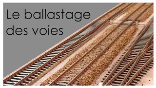 Train miniature  Ballastage des voies [upl. by Coppins]