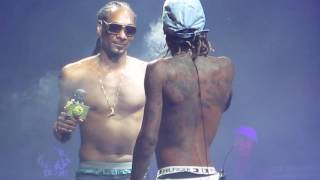 WIZ KHALIFA VS SNOOP DOGG SMOKING CONTEST LIVE ON STAGE [upl. by Aiyt]