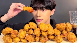 ASMR 교촌치킨 허니콤보 먹방 MUKBANG Chicken eatingshow 리얼사운드 Korean eating sound 치킨 チキン pollo gà rán ไก่ทอด [upl. by Rol835]