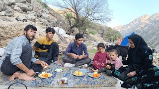 Helping Atabeks family Saman brings food to Atabeks family [upl. by Dawaj]