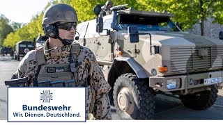 Soldaten mit G36 in der Öffentlichkeit – Einsatzvorbereitung für Panzergrenadiere der Bundeswehr [upl. by Namaj]