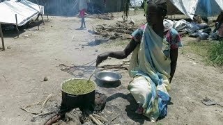 Fome faz crianças se alimentarem de grama cozida em país tomado pela guerra civil [upl. by Mandel288]