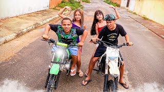 O PAULINHO E O ANÃO LEVARAM AS IRMÃZINHAS PARA SAIR DE MINI MOTO [upl. by Mirilla215]