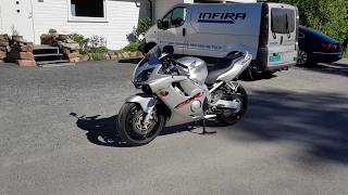 Honda CBR 600 F4i 2001 cold engine start and walkaround [upl. by Aimac716]