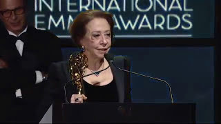 Fernanda Montenegro vence o Emmy Internacional de Melhor Atriz 23112013 [upl. by Hayyifas]