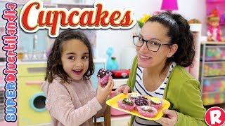 Pastelería Andrea Cupcakes en SUPERDivertilandia con Raquel [upl. by Menides127]