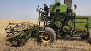 Ploughing with 1990 John Deere 4255 and 5f Dowdeswell DP7D2 plough  Classic tractor  Project 55 [upl. by Jaella]