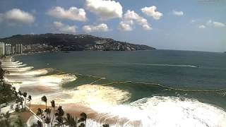 Tsunami en acapulco  Mar de fondo en Bahía de Acapulco [upl. by Anah]