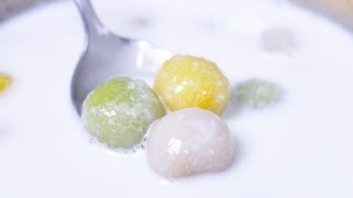 Thai Dessert Three Colour Rice Flour Balls in Coconut Milk Bua Loy Sam See [upl. by Ulric]