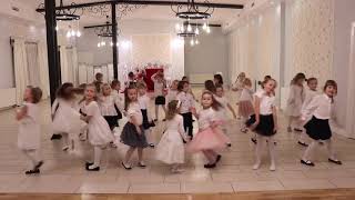 Arka Noego  Świeć gwiazdeczko świeć Wolak Dance Studio Fruciaki Taniec świąteczny [upl. by Vittoria]