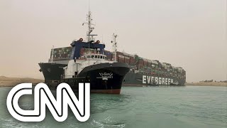 Após seis dias encalhado no Canal de Suez navio volta a flutuar  NOVO DIA [upl. by Nolyd]