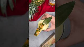 Piña Colada Coctel  Cómo hacer la Receta Clásica 🍸🍹 Más que Rico [upl. by Nosirrag]