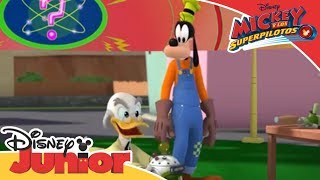 Mickey y los Superpilotos Momentos mágicos  Goofy el inventor  Disney Junior Oficial [upl. by Sucrad]