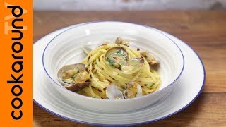 Spaghetti alle vongole  Ricetta classica [upl. by Smukler]